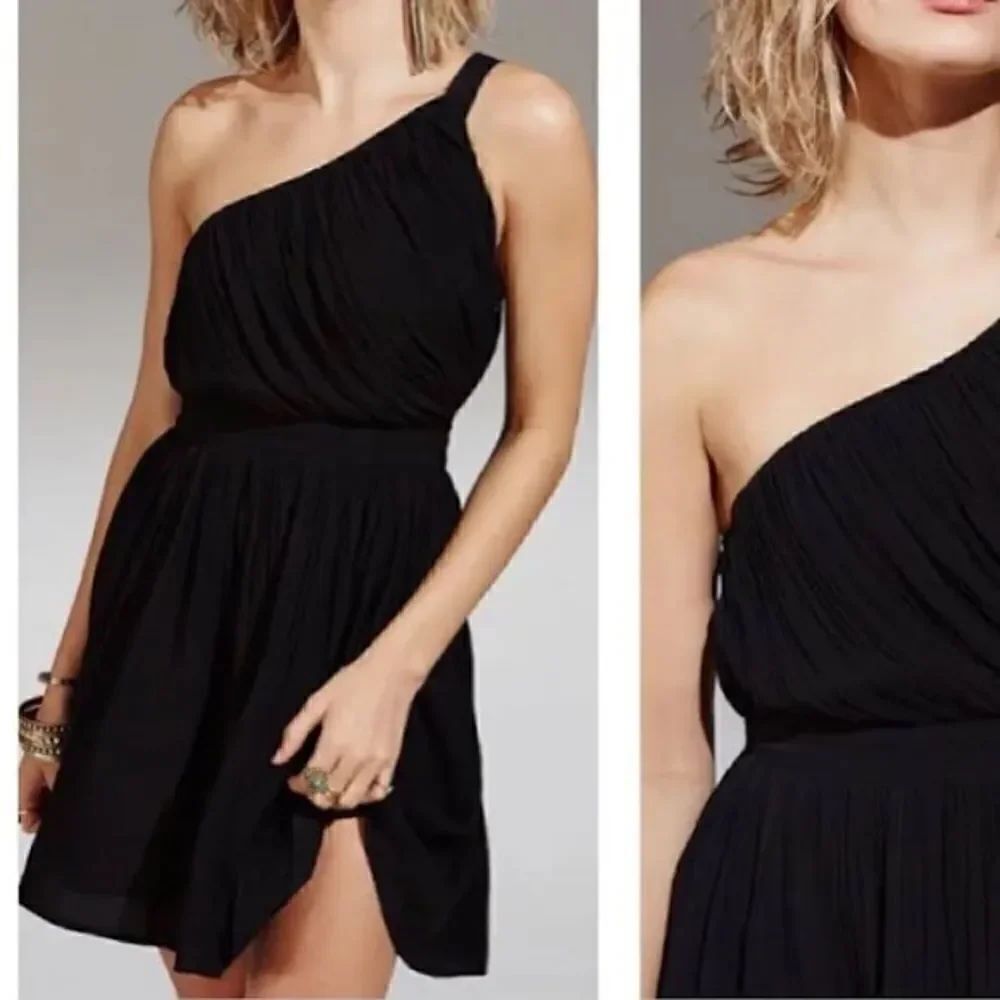 UO | Kimchi Blue Crinkle One Shoulder Mini Dress in Black | M NWT